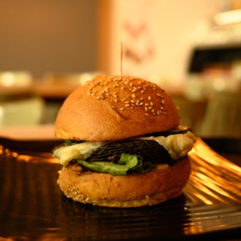 Kalfsburger met aubergine