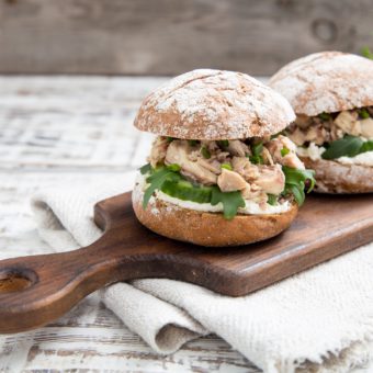 Tonijnburger met verse tartaarsaus